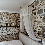 Le Manoir Aux Douves 3*
