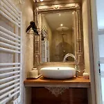 Le Manoir Aux Douves