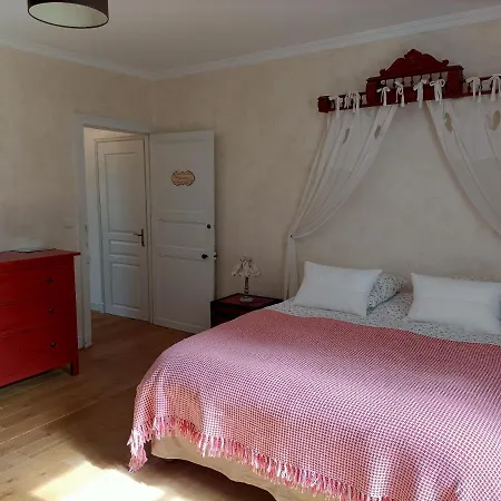 Le Manoir Aux Douves 3*