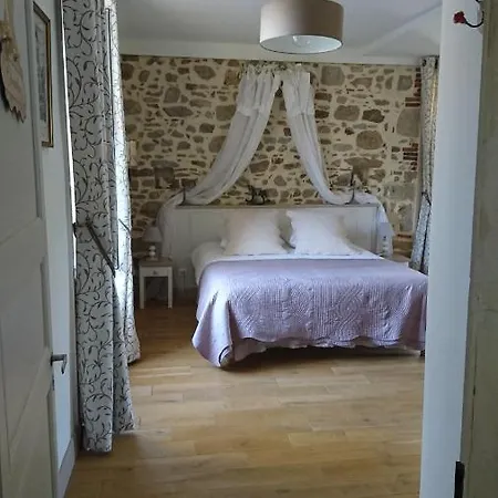 Le Manoir Aux Douves
