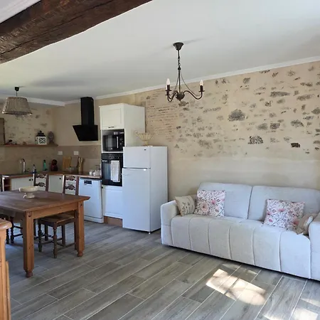 Le Manoir Aux Douves 3*