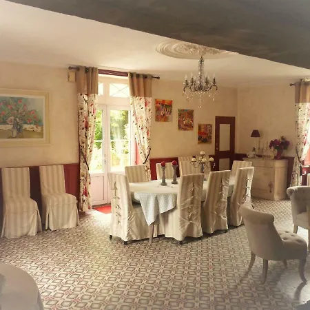 Le Manoir Aux Douves Couette-café