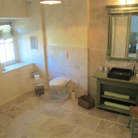 Le Manoir Aux Douves Couette-café 3*