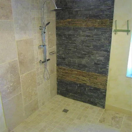 Le Manoir Aux Douves 3*