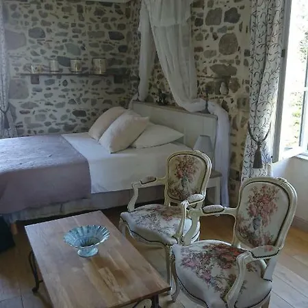 Le Manoir Aux Douves Couette-café 3*